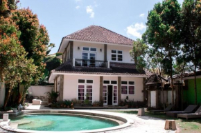 2 Bed Villa with Pool, Big Garden, Central Seminyak